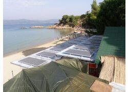 Αυτόνομο Φωτοβολταικό σύστημα στην παραλία Κουκουναριές | Σκιάθος beach bar