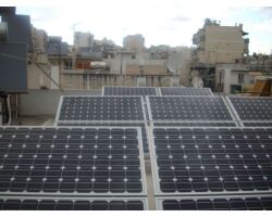 Φ/Β σύστημα ισχύος 4,9 kWp σε ταράτσα τυπικής πολυκατοικίας στο κέντρο των Αθηνών