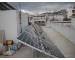 Φ/Β σύστημα ισχύος 4,9 kWp σε ταράτσα τυπικής πολυκατοικίας στο κέντρο των Αθηνών