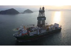 &Alpha;&upsilon;&tau;ό&nu;&omicron;&mu;&omicron; &phi;&omega;&tau;&omicron;&beta;&omicron;&lambda;&tau;&alpha;ϊ&kappa;ό &sigma;ύ&sigma;&tau;&eta;&mu;&alpha; 4 kWp &sigma;&epsilon; &pi;&lambda;&omicron;ί&omicron; &epsilon;&xi;ό&rho;&upsilon;&xi;&eta;&sigmaf; &pi;&epsilon;&tau;&rho;&epsilon;&lambda;&alpha;ί&omicron;&upsilon;.